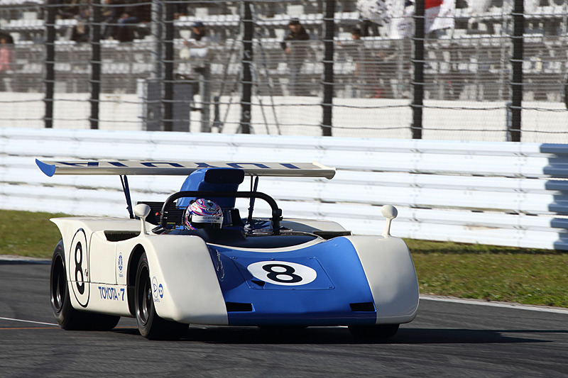 “トヨタ初のプロトタイプカー”である「トヨタ7」のメモリアルラン。走行を大嶋和也選手が務め、当時のチームキャプテンである細谷四方洋氏がピットから見送るシーンもあった