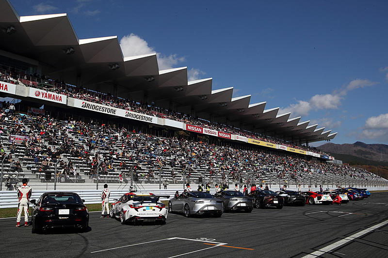 2018年のニュルブルクリンク24時間レースを戦ったマシンがコースを走行。また、合わせて2019年にニュルブルクリンク24時間レースに参戦するニューマシンの「LEXUS LC」が公開された