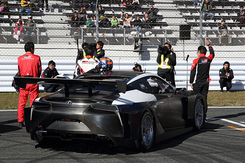 新しいLEXUS LCはエンジンに2UR-GSE改を採用。タイヤはブリヂストンとなる