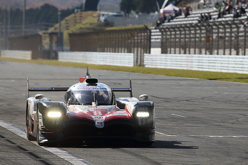 トヨタに“33年越しの悲願”である初優勝をもたらしたTOYOTA TS050-HYBRID 8号車は、レース終了後はこれまでそのままの状態で保管され、日本で優勝後の初走行を披露。ボディの汚れなどが過酷なレースの様子をうかがわせる