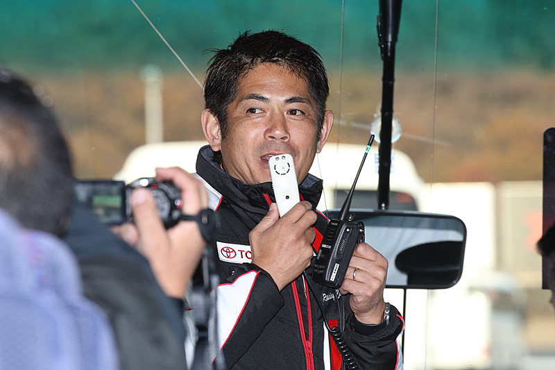 乗車したバスでは、車内で織戸学選手が解説を行なった