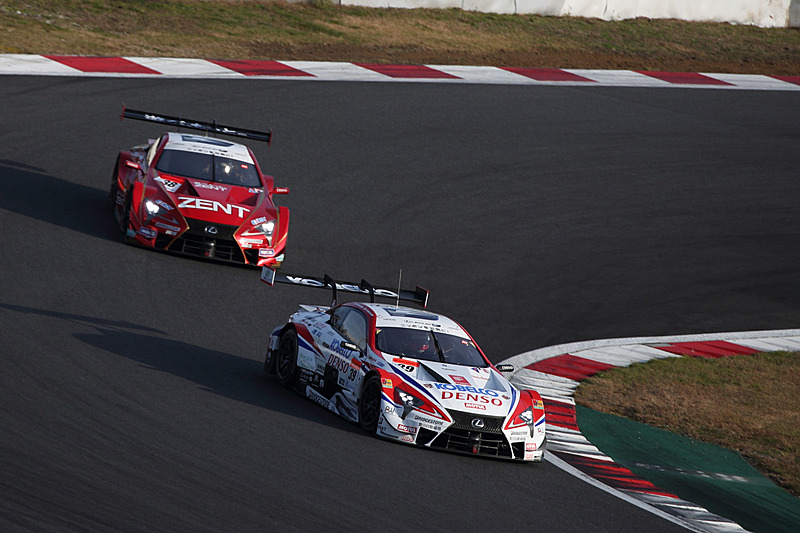 サーキットサファリでは異なるカテゴリーのマシンが混走することも魅力の1つ