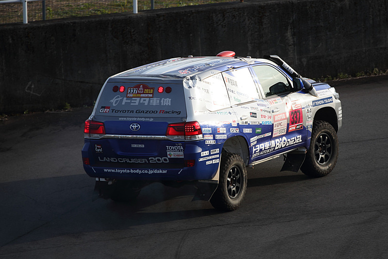 2台の「ダカールラリー」参戦車の同乗試乗も行なわれた