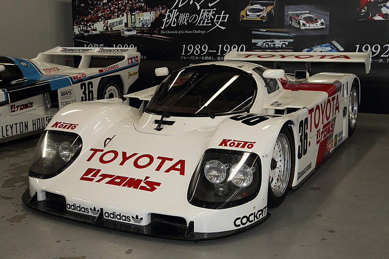 ピットエリアの展示車両