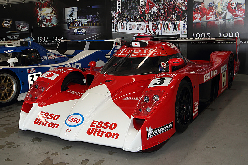 ピットエリアの展示車両