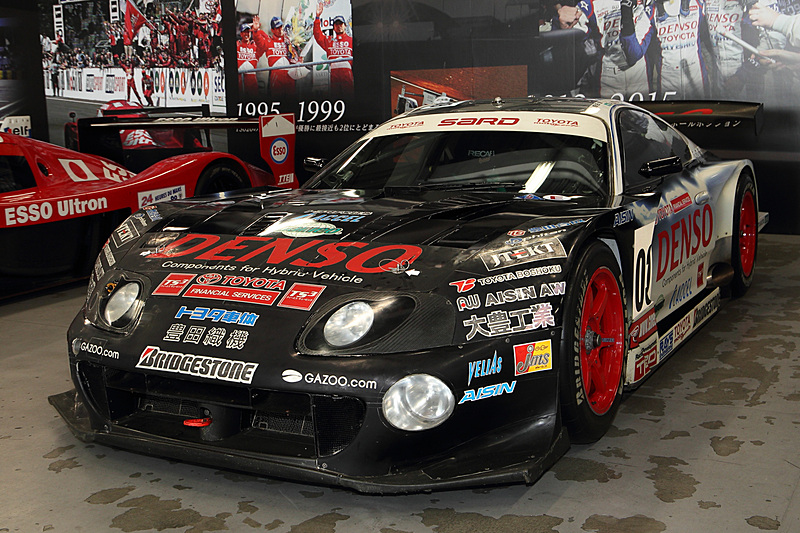 ピットエリアの展示車両