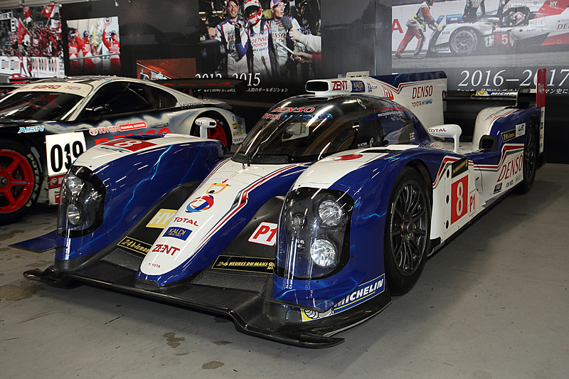 ピットエリアの展示車両