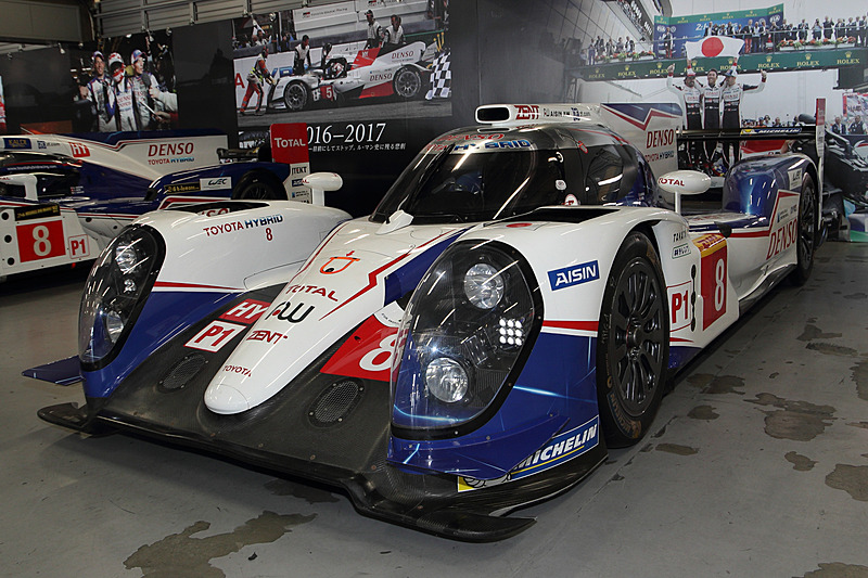 ピットエリアの展示車両