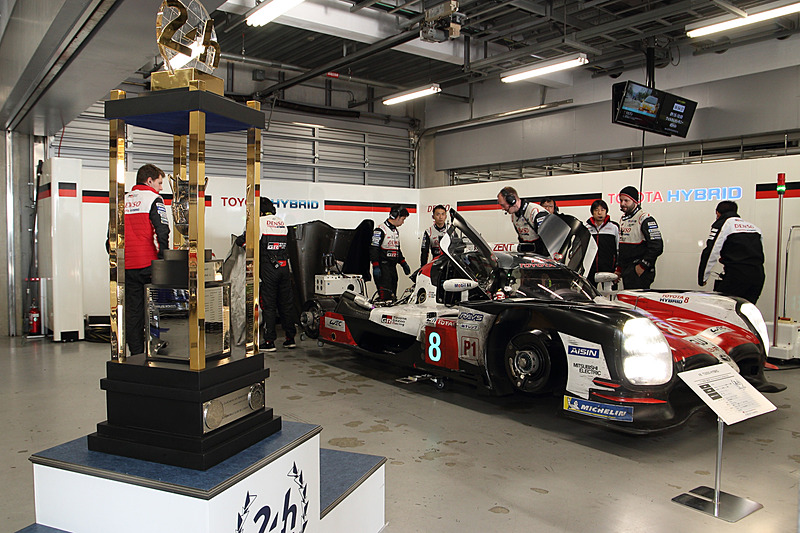 ピットエリアの展示車両