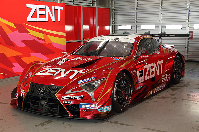 ピットエリアの展示車両