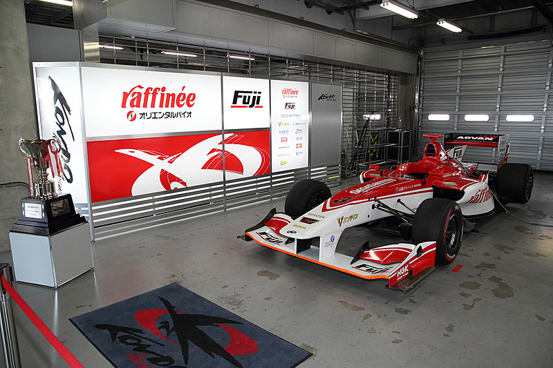 ピットエリアの展示車両