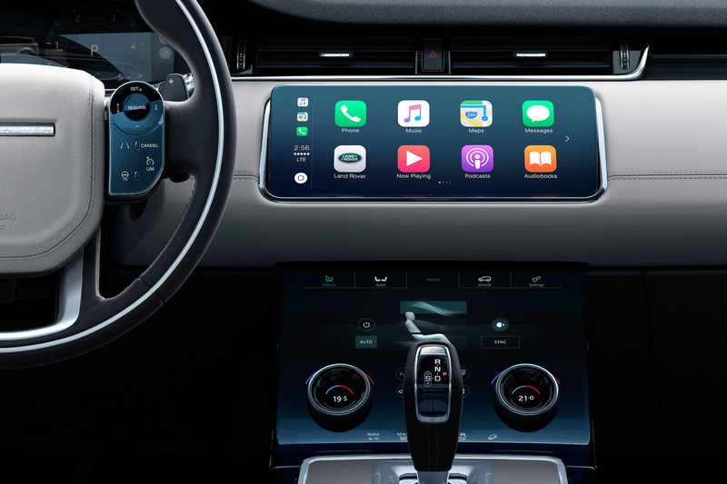 新型イヴォークのインテリア。AI（人工知能）アルゴリズムによりドライバーの好みや行動パターンを学習し、ドライバーをサポートする「スマート・セッティング」をランドローバーとして初採用