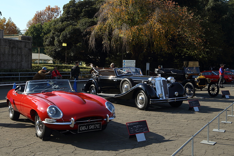 今年も乗車して記念撮影ができるクラシックカーが3台用意された