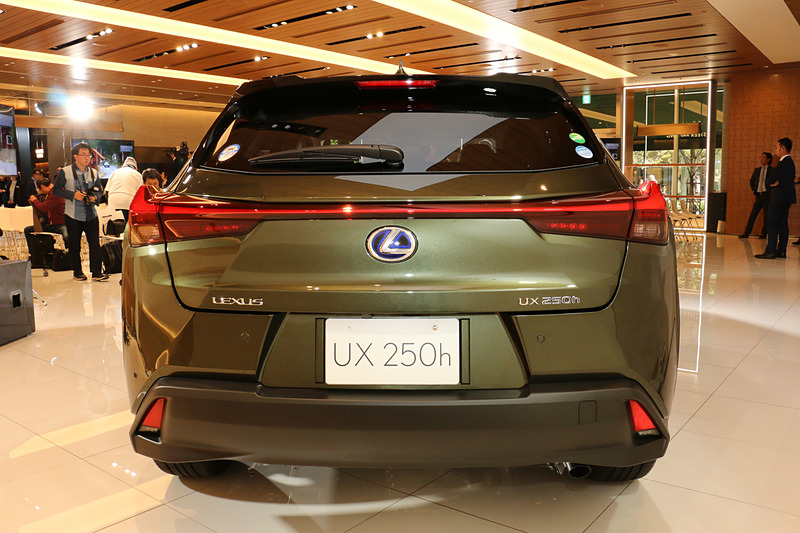 ボディサイズは4495×1840×1540mm（全長×全幅×全高）、ホイールベースは2640mmで全車共通