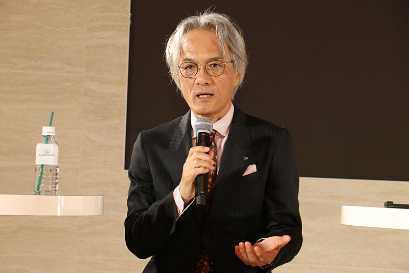 「UXはレクサスに初めて乗るというようなお客さまなど、幅広いお客さまとレクサスの新しい接点になるようなクルマ」と語る澤氏