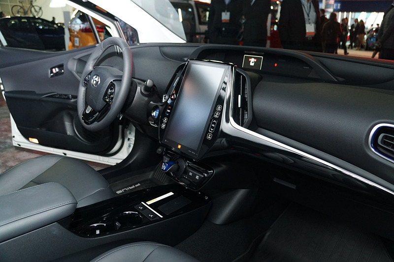 「Limited」グレードではセンターコンソールにフルHD解像度の11.6インチ大型ディスプレイを備える