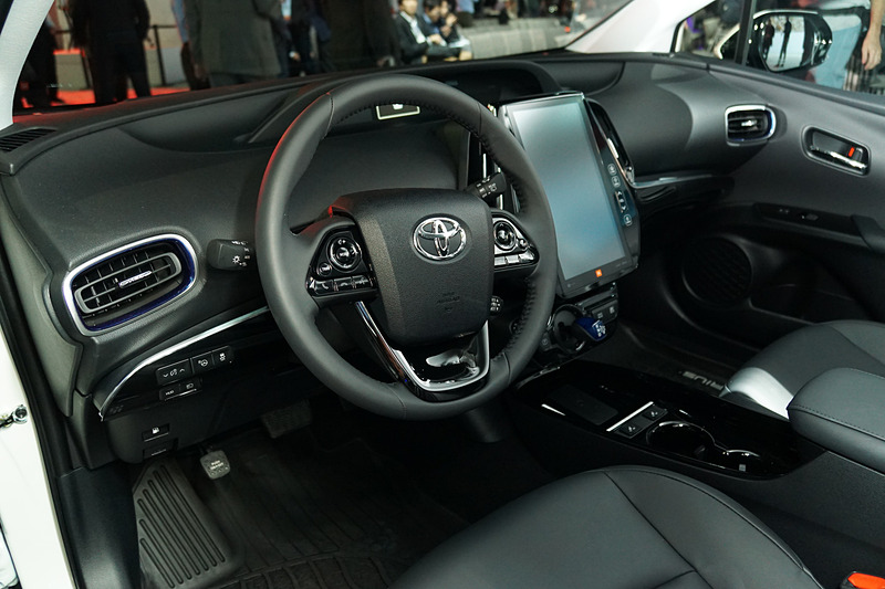 「Limited」グレードではセンターコンソールにフルHD解像度の11.6インチ大型ディスプレイを備える