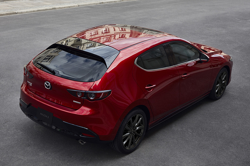 新型Mazda3 ハッチバック（北米仕様車）。ボディサイズは4459×1797×1440mm（全長×全幅×全高）、ホイールベースは2725mm