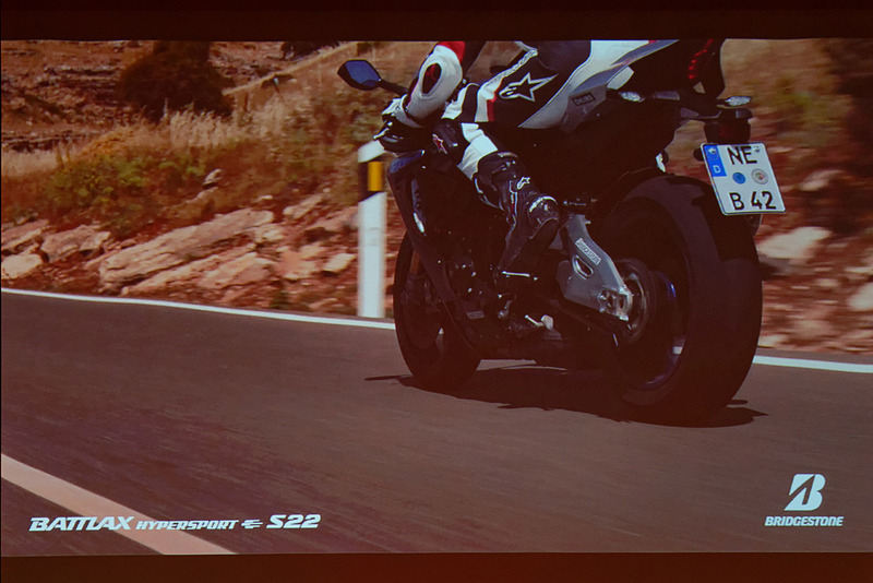 BATTLAX HYPERSPORT S22のプロモーション動画より