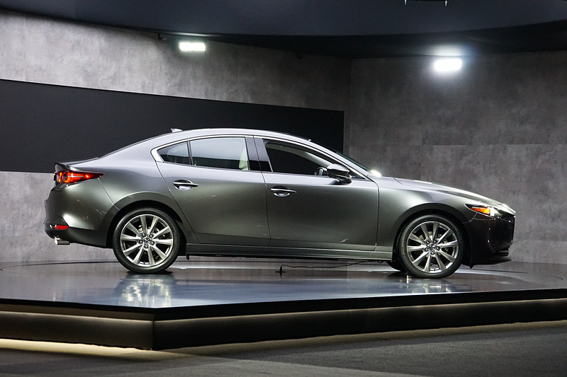新型Mazda3 セダン