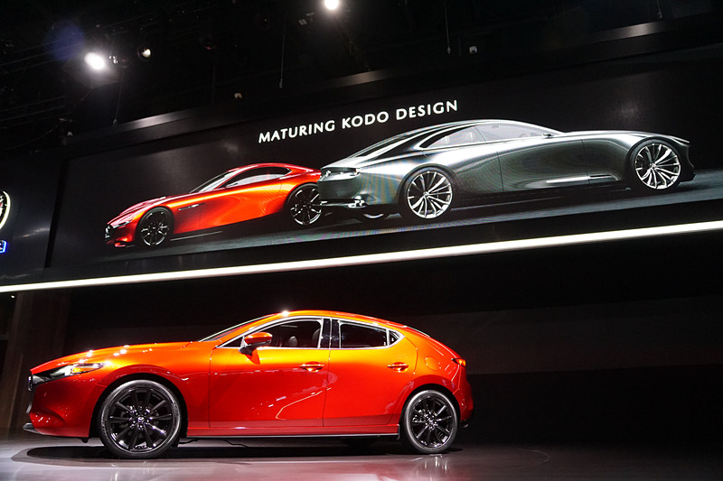 マツダの志を表わした「RX-Vision」「Vision Coupe」の2つのビジョンモデルをもとにセダンとハッチバックを生み出した