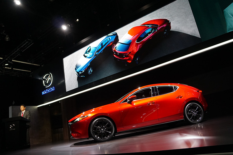 マツダの志を表わした「RX-Vision」「Vision Coupe」の2つのビジョンモデルをもとにセダンとハッチバックを生み出した