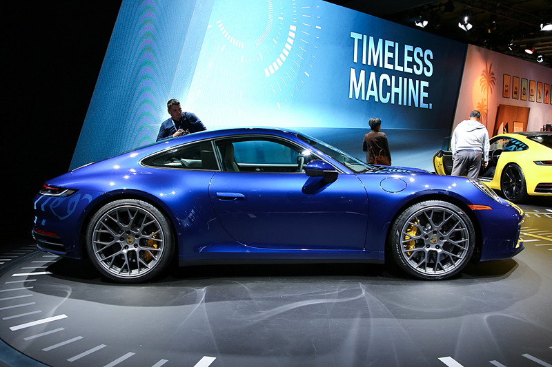 同様のカレラ 4Sになるが、装着するホイールなどの仕様が異なる展示車