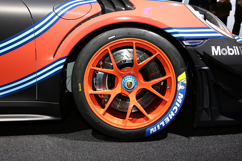 搭載するエンジンは水平対向6気筒の3.8リッターターボ。最高出力は700PSを発生する。トランスミッションは7速PDKで、車重は1390kg