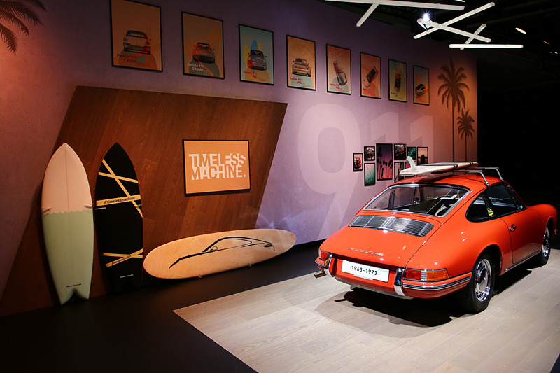 ブース内にはカリフォルニアにイメージに合わせた初代911を展示