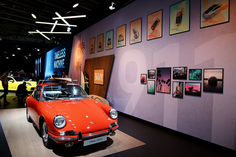 ブース内にはカリフォルニアにイメージに合わせた初代911を展示