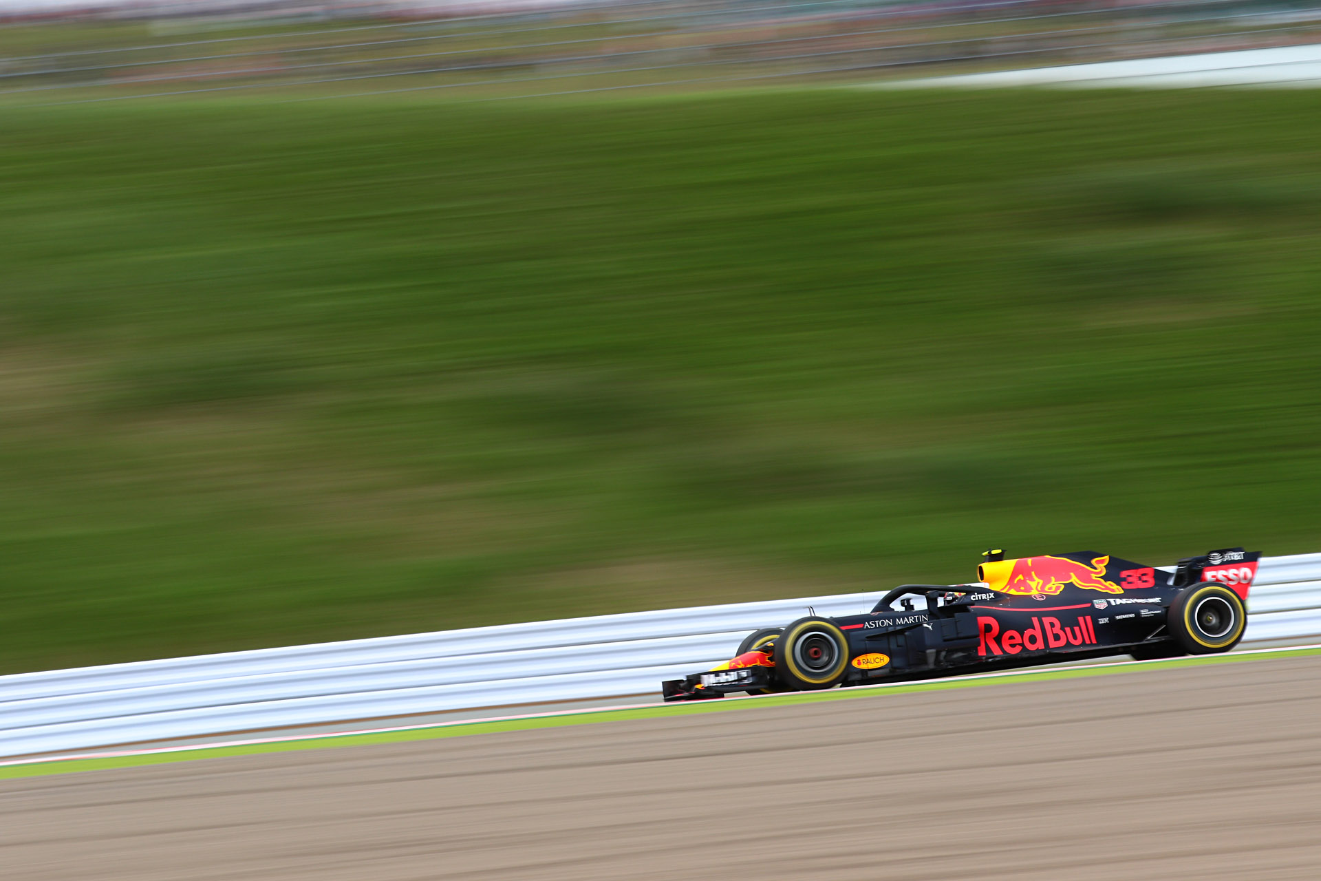 焦点距離100mm、シャッター速度1/30秒で撮影した元画像（リサイズのみ）