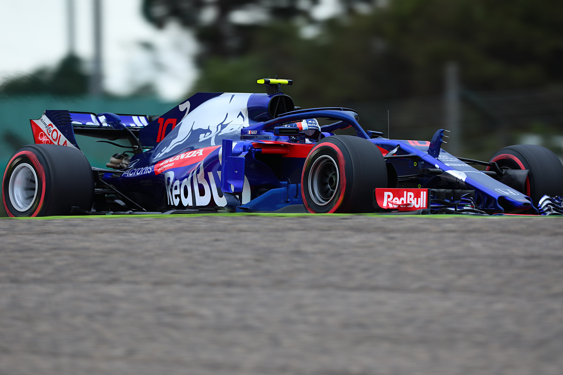 シケインから最終コーナーへ下るマシンもEOS 5D Mark IV＋EF600mm F4Lで撮影