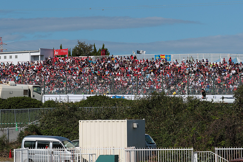 ストレートエンドのA1席もほぼ満席