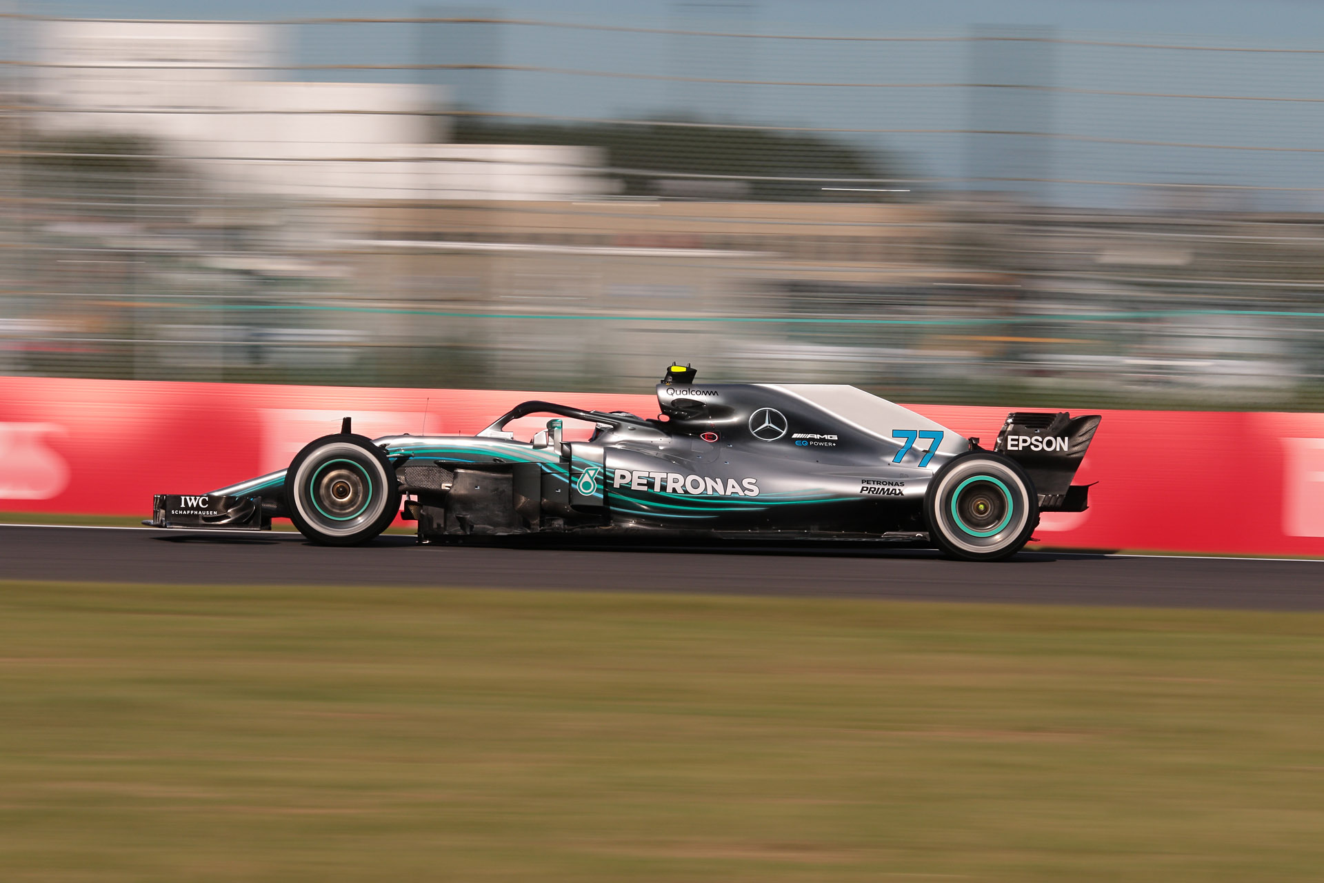 EOS 7D Mark II＋EF100-400mm F4.5-5.6L IS II USMを使用し、焦点距離176mm、シャッター速度1/125秒で撮影した元画像とレタッチしてフォトギャラリーに掲載した写真