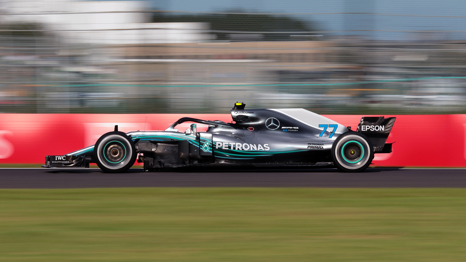 EOS 7D Mark II＋EF100-400mm F4.5-5.6L IS II USMを使用し、焦点距離176mm、シャッター速度1/125秒で撮影した元画像とレタッチしてフォトギャラリーに掲載した写真