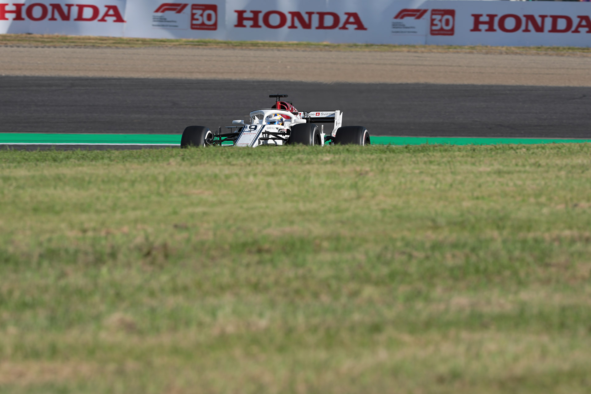 EOS 5D Mark IV＋EF600mm F4L IS III USMを使用し、シャッター速度1/320秒で撮影した元画像とレタッチしてフォトギャラリーに掲載した写真