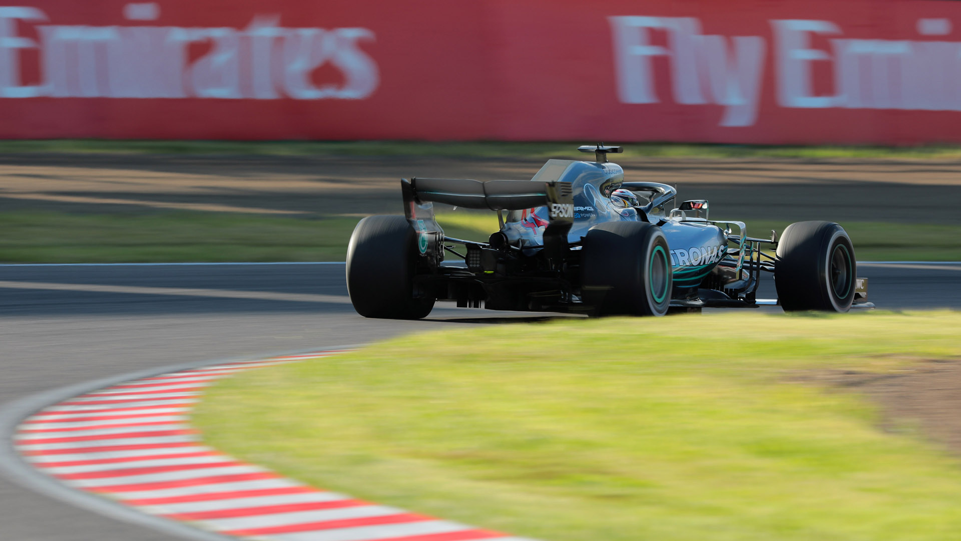 EOS 5D Mark IV＋EF600mm F4L IS III USMを使用し、シャッター速度1/80秒で撮影した元画像とレタッチしてフォトギャラリーに掲載した写真