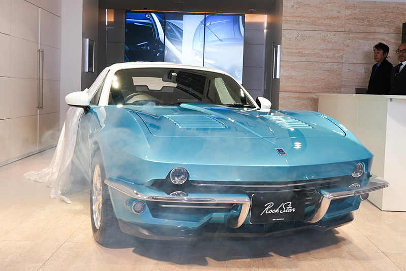 発表会の冒頭でアンベールが行われ、スモークがたちこめる中で徐々にその姿を現した