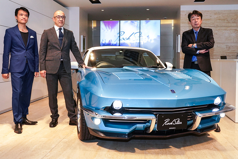 発表会で登壇した光岡自動車の3氏。左から株式会社光岡自動車 企画開発課 課長 青木孝憲氏、株式会社光岡自動車 執行役員 ミツオカ事業部 事業部長 営業企画本部長 渡部稔氏、株式会社光岡自動車 代表取締役社長 光岡章夫氏