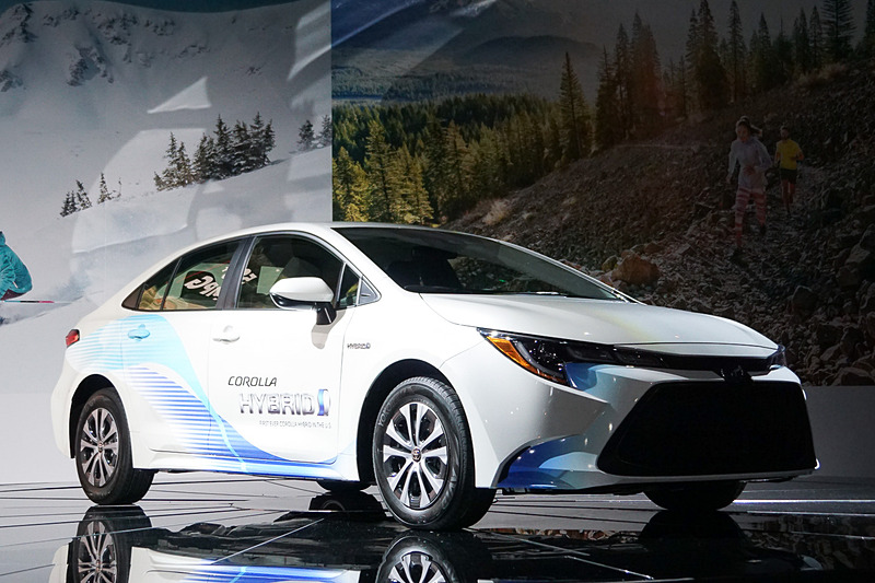 新型カローラ ハイブリッド