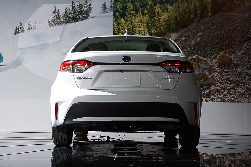 新型カローラ ハイブリッド