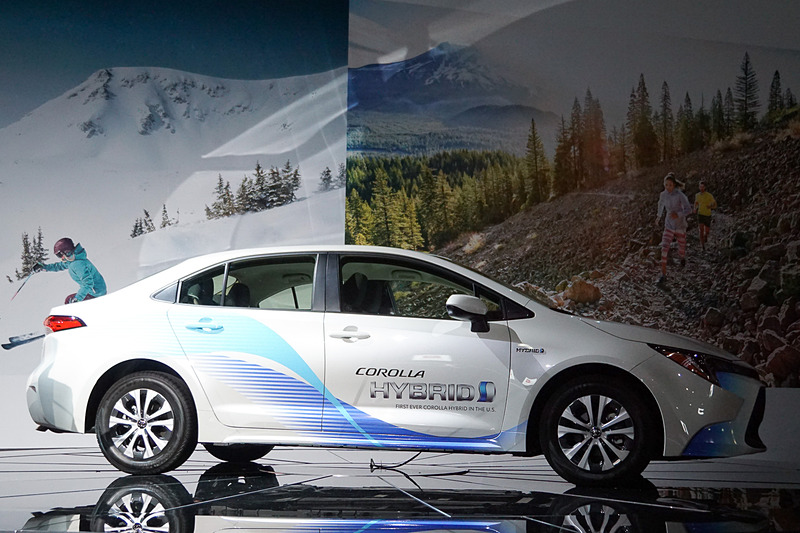 新型カローラ ハイブリッド