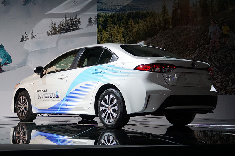 新型カローラ ハイブリッド