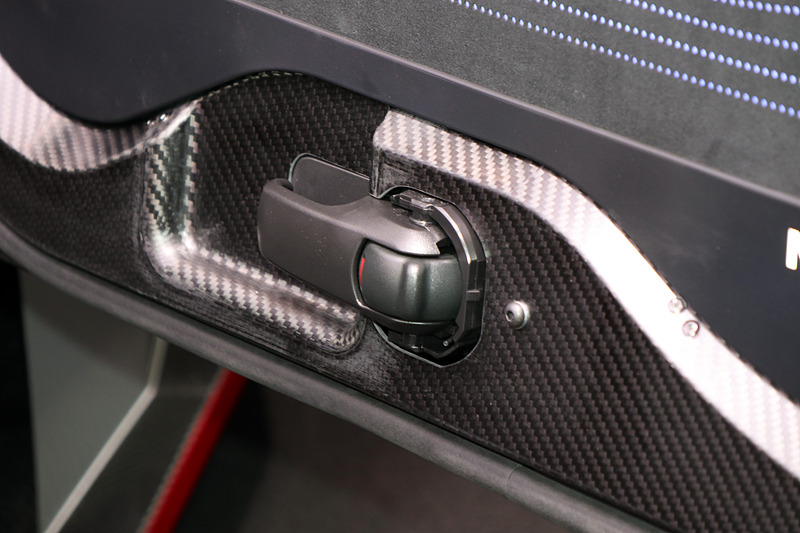 ドアオープナーは低い位置にレイアウト