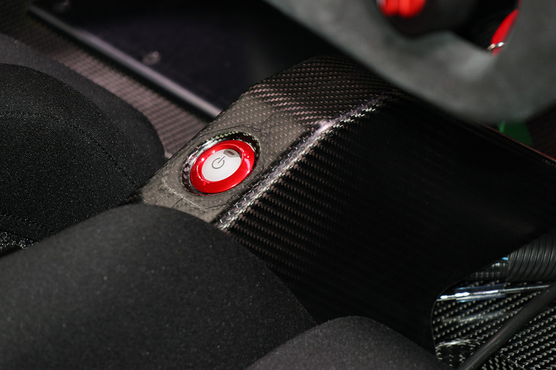 センターコンソールにはパワースイッチだけが設置されている