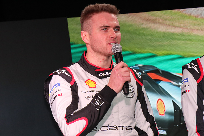 「フォーミュラEの最初のシーズンを、日産 e.damsチームに加わって迎えることにわくわくしています」と語るオリバー・ローランド選手