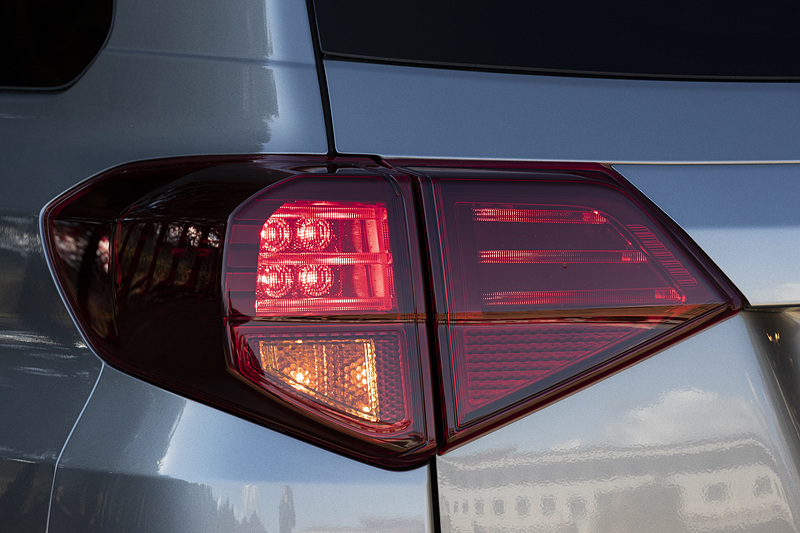 ブレーキランプがLEDとなる、合わせてデザイン変更を実施