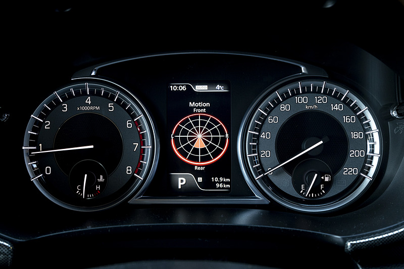 マルチインフォメーションディスプレイがカラー液晶に変更された