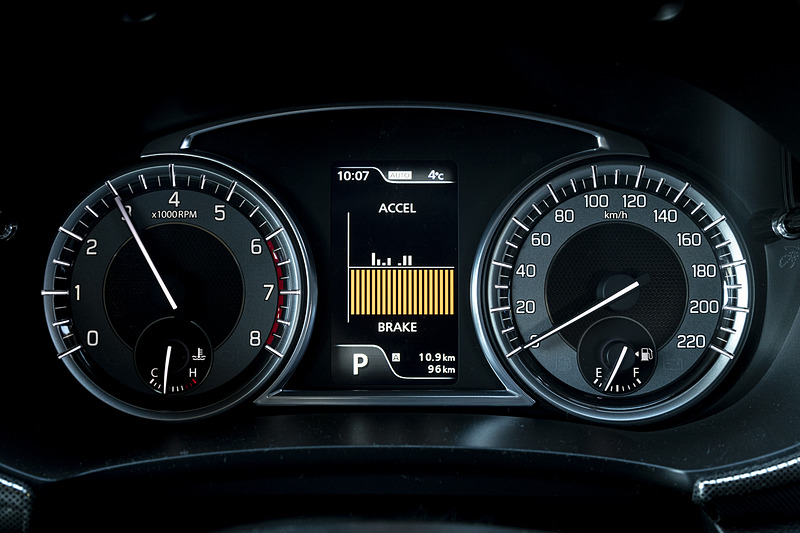 マルチインフォメーションディスプレイがカラー液晶に変更された