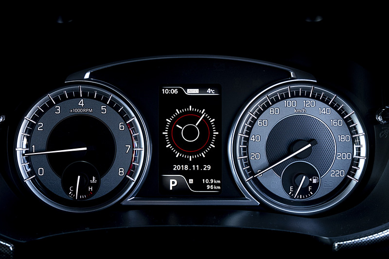 マルチインフォメーションディスプレイがカラー液晶に変更された